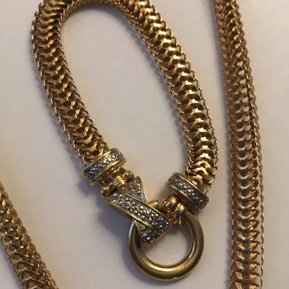 Beautiful Avon gold tone Necklace and Bracelet Set - Picture 3 of 7